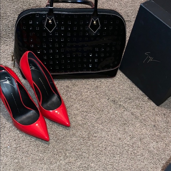 Giuseppe Zanotti Pumps + Arcadia black purse